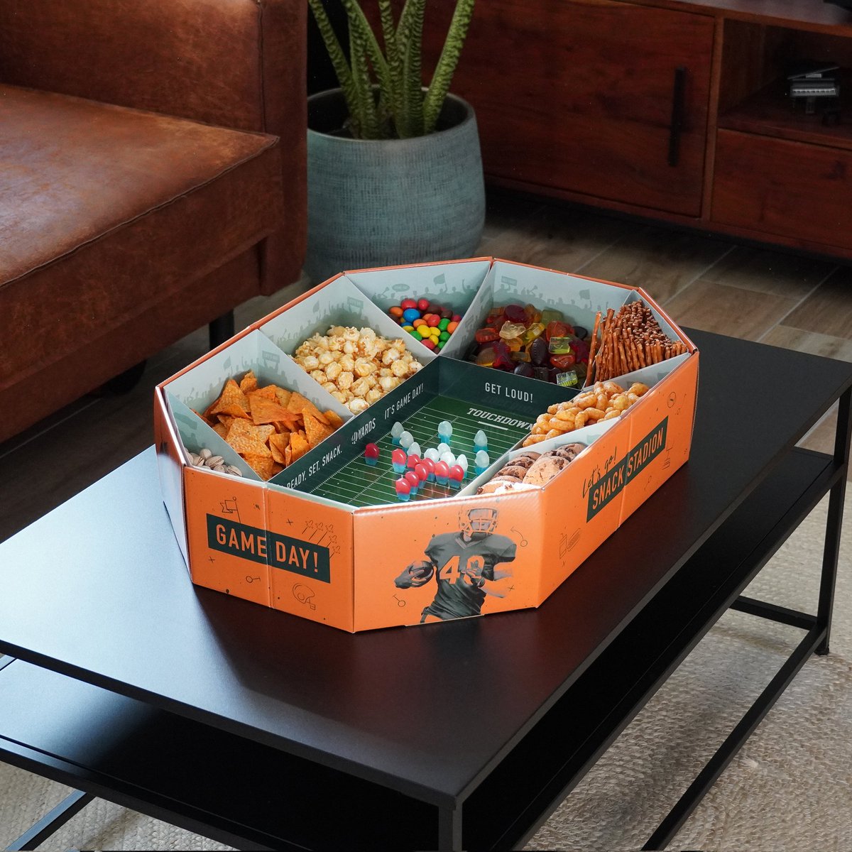 40YARDSofficial's tweet photo. 🏈 NEU 🏟 Das 40YARDS Football Snackstadion in XXL Größe (61 x 43 x 12,5 cm) ist da!
♻ Wiederverwendbar dank beschichteter Innenseiten.
🇪🇺 Made in EU!
✅ 12 Boxen für eure Lieblingssüßigkeiten.
#40YARDS #Football #rtlnfl #snackstadion #snackstadium #nfl #nfldeutschland https://t.co/GTcYMiXwwz