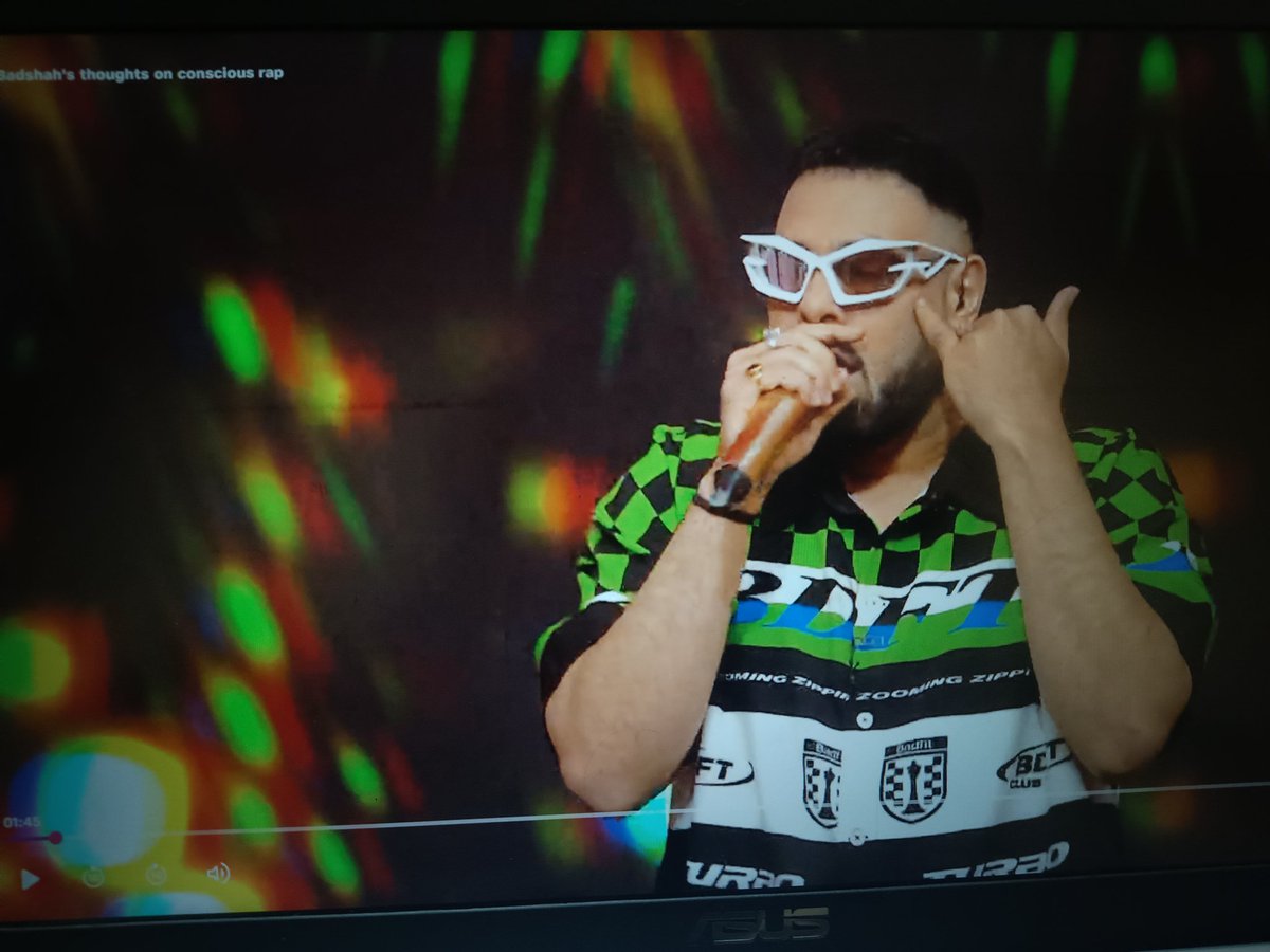heyitsavika's tweet image. Wtf is he wearing ? 
#Badshah #Hustle03
