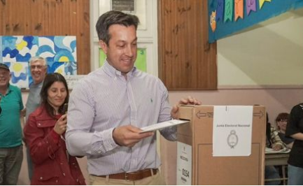 NdNecochea's tweet photo. #Necochea 📦 #EleccionesArgentina2023 

👉 Votó @arturoarojas y destacó que la gente “se puede expresar libremente”

Para más información ingresar a 👉https://t.co/ChW8rUXgE9 https://t.co/XsBv0EWmaZ