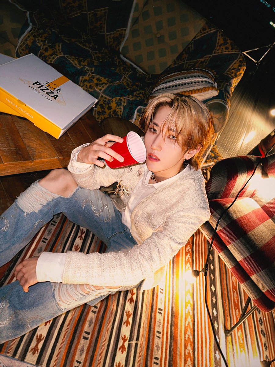 ELASTofficial's tweet photo. 피자 먹자~~
⠀
#ELAST #엘라스트 #BAEKGYEUL #백결 https://t.co/mpxS21i6FC