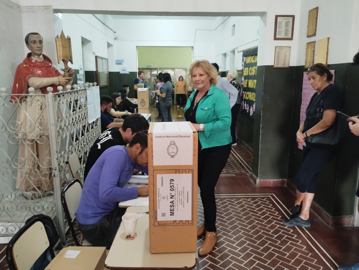 LilianaOlivero's tweet photo. Ya fuí a votar con la convicción de fortalecer la única herramienta que estará en las calles y en el Congreso luchando por nuestros derechos!! Enorme campaña a pulmón y segura que hay una salida frente a la crisis contra el ajuste!💪❤️ https://t.co/MrltP12n9g