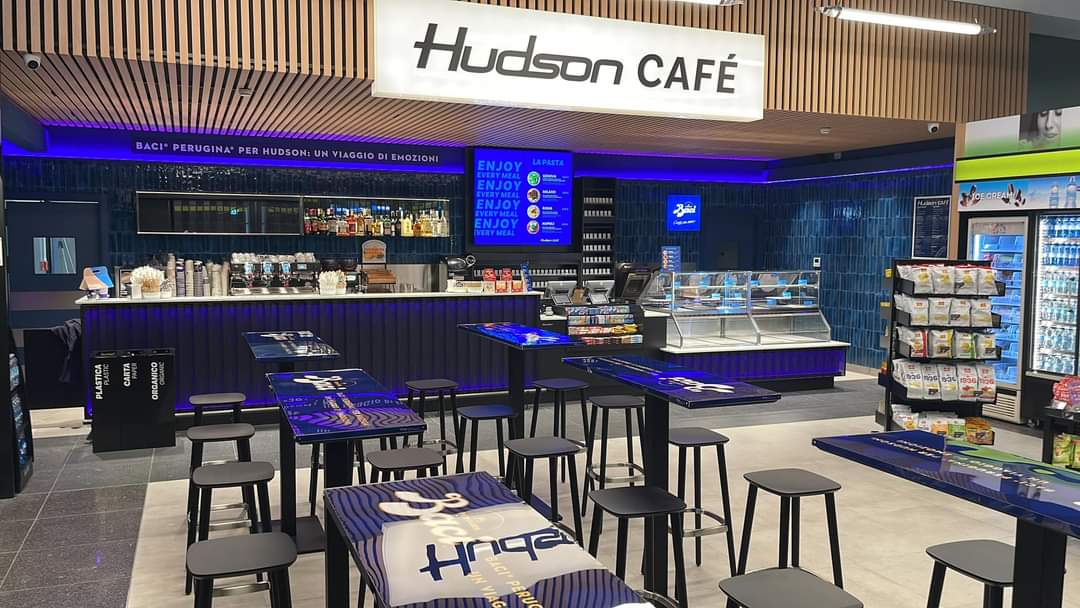 VolaMalpensa's tweet photo. finalmente da domani Lunedì 23 Ottobre riapre anche il bar ristoro in zona arrivi di Malpensa T2: sarà della catena Hudson Cafè con orario 7:30 - 24:00
📸 Roberto G.
#hudson #cafè
#Malpensa #bar #food #beverage #nonaviation #t2 #avgeek https://t.co/H2YAQyOPwM