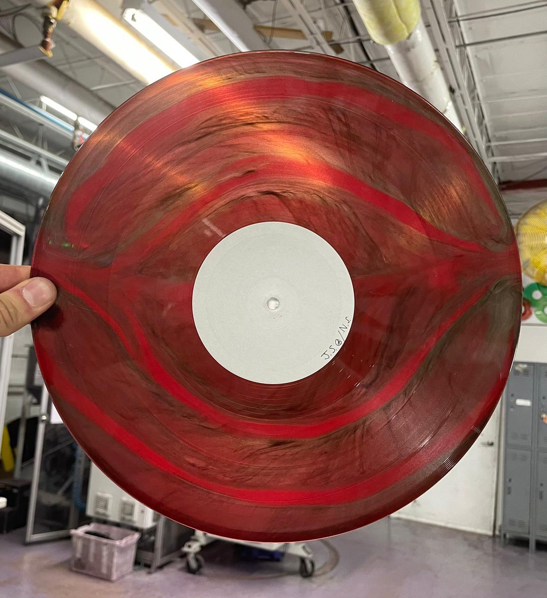 MicroforumVinyl's tweet image. Do you see what eye see? #vinylrecords #vinylmanufacturing #vinyldesigns #records #art #madeatmicroforum #toronto