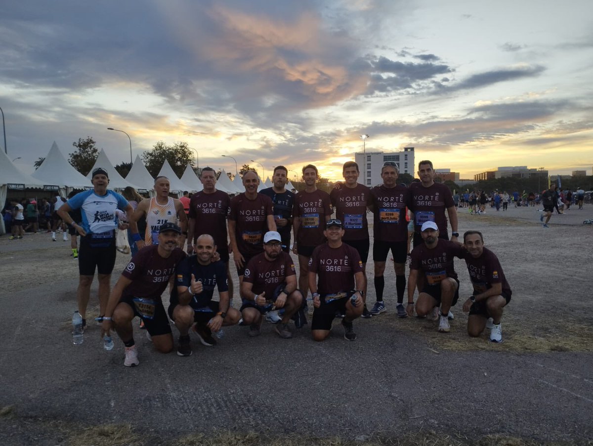 miguelgiron1975's tweet photo. Una verdadera fiesta del Running. Con recovery final!!! #CremaetRules @AnaDuCos @Salvatoribus @macacar5 @elenis_76 @Webdenegro #Tro @JulitoBelMin ahora a por @maratonvalencia de la mano de @josegaray71 !!!! https://t.co/z9PUMUM8dZ