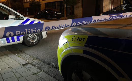 🚨Door een gasexplosie in een leegstaande woning op de hoek van de Dennenlaan met de Beukenlaan in #Kortrijk is de omgeving  afgesloten voor alle verkeer. Brandweer, Politiezone VLAS en medische diensten zijn ter plaatse.