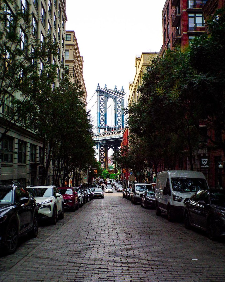 KODAKPIXPRO's tweet photo. This view could never get old...
.
.
.
.
.
.
πΈ Credit: IG User @mrldnsyght
#city #photography #travel #architecture #street #cityphotography #streetphotography #nature #travelphotography #citylife #cityscape #sunset #summer #kodak #kodakpixpro #pixpro #az421 #building #life https://t.co/n8HRKoIxiV