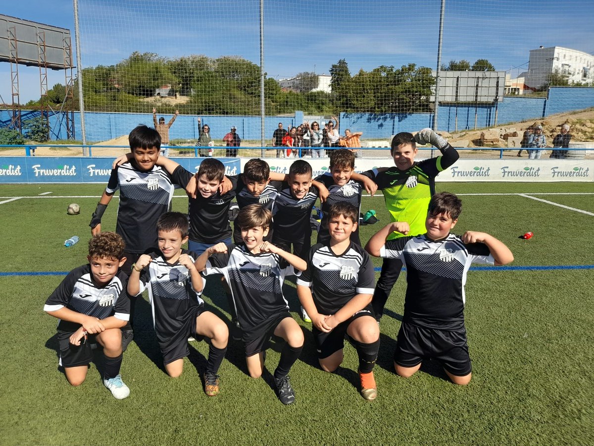 CalaveraCFutbol's tweet photo. #CalaveraCFAlevinB 

✅ ¡Suma y sigue nuestro segundo equipo alevín! Los pupilos de José Muñoz vencieron con claridad (1-7) en su visita al @UDLoreto.

🔝 Invictos en sus tres primeros partidos.

⚽️ Póker de goles de Gonzalo Vilches, doblete de Alvar Manso y gol de Manu Moncayo. https://t.co/3P316Gte5D