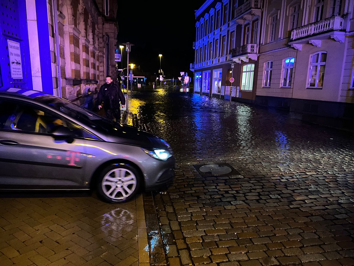 Peter Kespohl (@peterkespohl) on Twitter photo Einen herzlichen Dank an alle Kolleginnen,Kollegen,Einsatzkräfte, die am Freitag bis spät in der Nacht in S.H. insbesondere in Flensburg im Einsatz waren unsere Netztechnik vor dem Hochwasser zu schützen weiter die Sturm&Wasser Schäden beseitigen! #dabei <a href="/deutschetelekom/">Deutsche Telekom</a> Einen herzlichen Dank an alle Kolleginnen,Kollegen,Einsatzkräfte, die am Freitag bis spät in der Nacht in S.H. insbesondere in Flensburg im Einsatz waren unsere Netztechnik vor dem Hochwasser zu schützen weiter die Sturm&Wasser Schäden beseitigen! #dabei <a href="/deutschetelekom/">Deutsche Telekom</a>