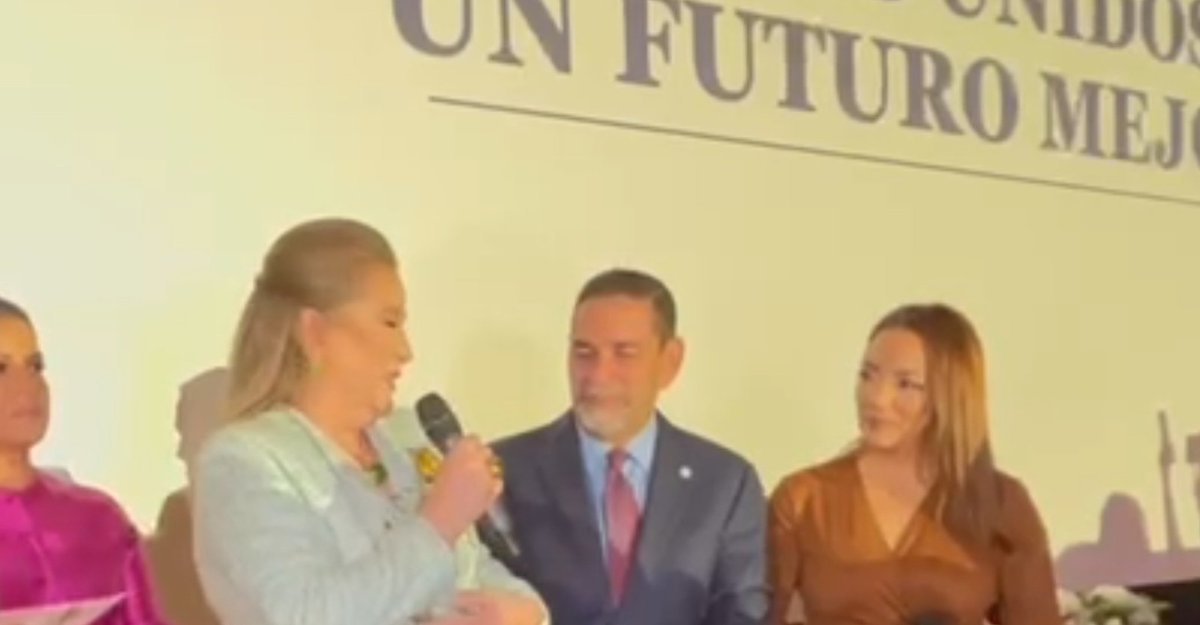 Ayer fuimos invitados a la Universidad de Columbia, a un acto de reconocimiento a varias emprendedoras y destacadas figuras públicas de origen dominicano, entre ellas a la comunicadora Yanna Tavárez, a quien también entregamos un trofeo en nombre del Consulado Dominicano en NY !