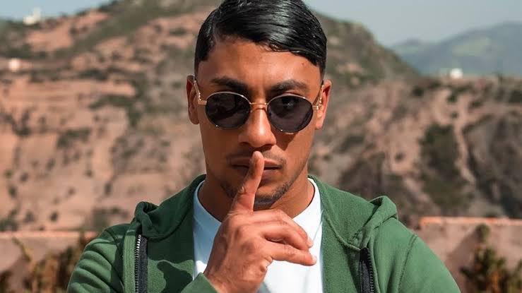 midiminuit__'s tweet image. À leur prime, qui est le meilleur rappeur parmi ces 4 ? 

▫️ NISKA
▫️ NAPS
▫️ MAES
▫️ PLK