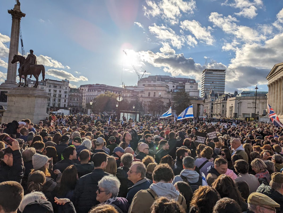 Peaceful pro-Israel rally in London. 
Spot the difference?