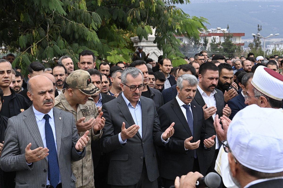 EfsusHaber's tweet photo. Filistin Şehitleri İçin Gıyabi Cenaze Namazı Kılındı!
https://t.co/TRF4pv5w6D https://t.co/w3Gq1fDukl