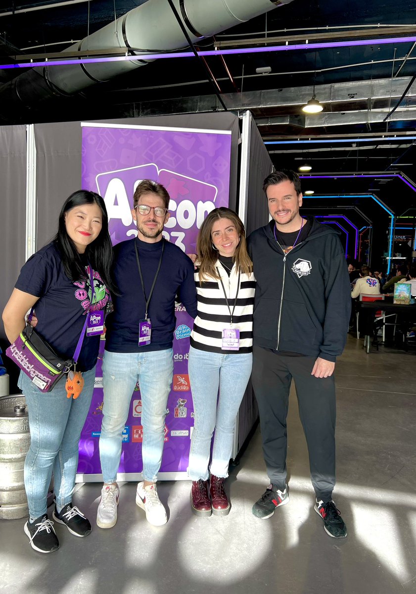 ParisJoseph77's tweet image. Una vez más, gracias @nancy_yao, gracias @sergio_vaquero 🙏🙏🙏

@Sonia_Bdelpozo y yo nos sentimos muy afortunados de formar parte de esta maravillosa comunidad @APJUEGOS.

#APCON2023 no es un evento lúdico, es EL EVENTO LÚDICO 💜