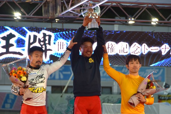 🇯🇵 Kosaku prosigue su racha y también se anota la Prince Tomahito Cup
▪️ Kosaku continues his winning streak and also takes the Prince Tomahito Cup
▪️ Kosaku poursuit sa série de victoires et remporte également la Prince Tomahito Cup
trackpiste.com/2023/10/kosaku…