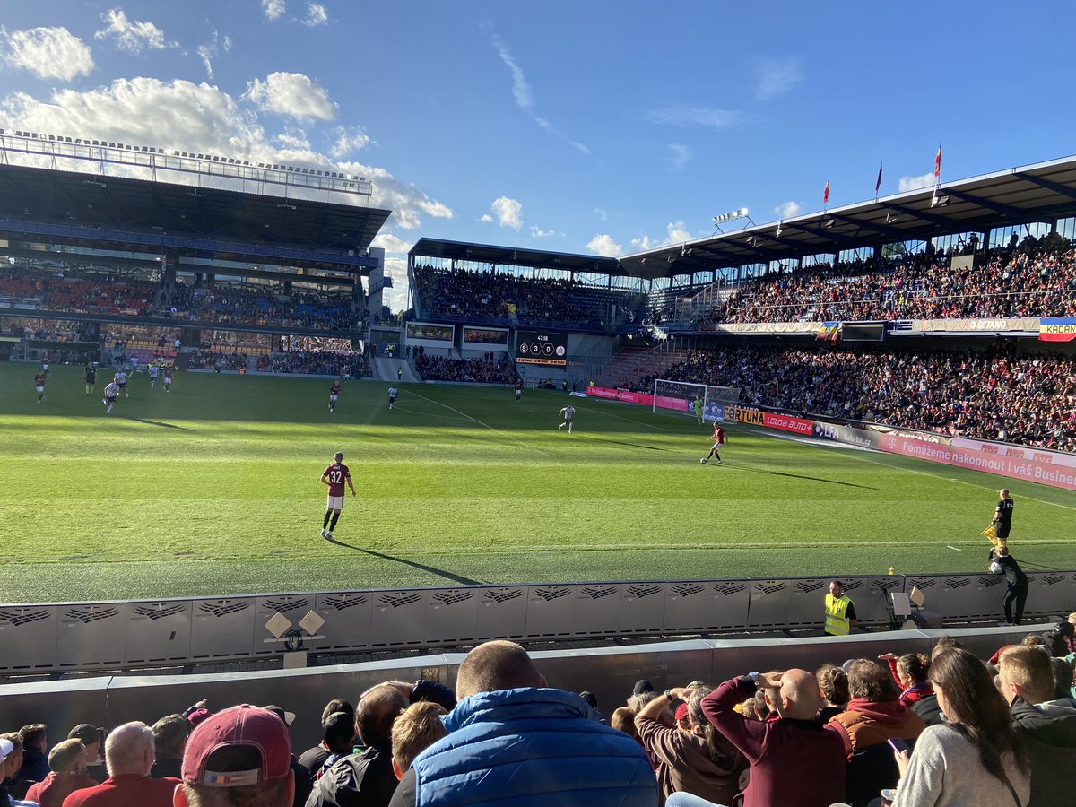 ragnarholm's tweet photo. Mínir menn í Sparta Prague sigruðu SK Dynamo Ceske Budejovice 4-0 í dag. Þvílíka stemmingin á vellinum.
Hvar var @RikkiGje ? https://t.co/RqtOHPli91