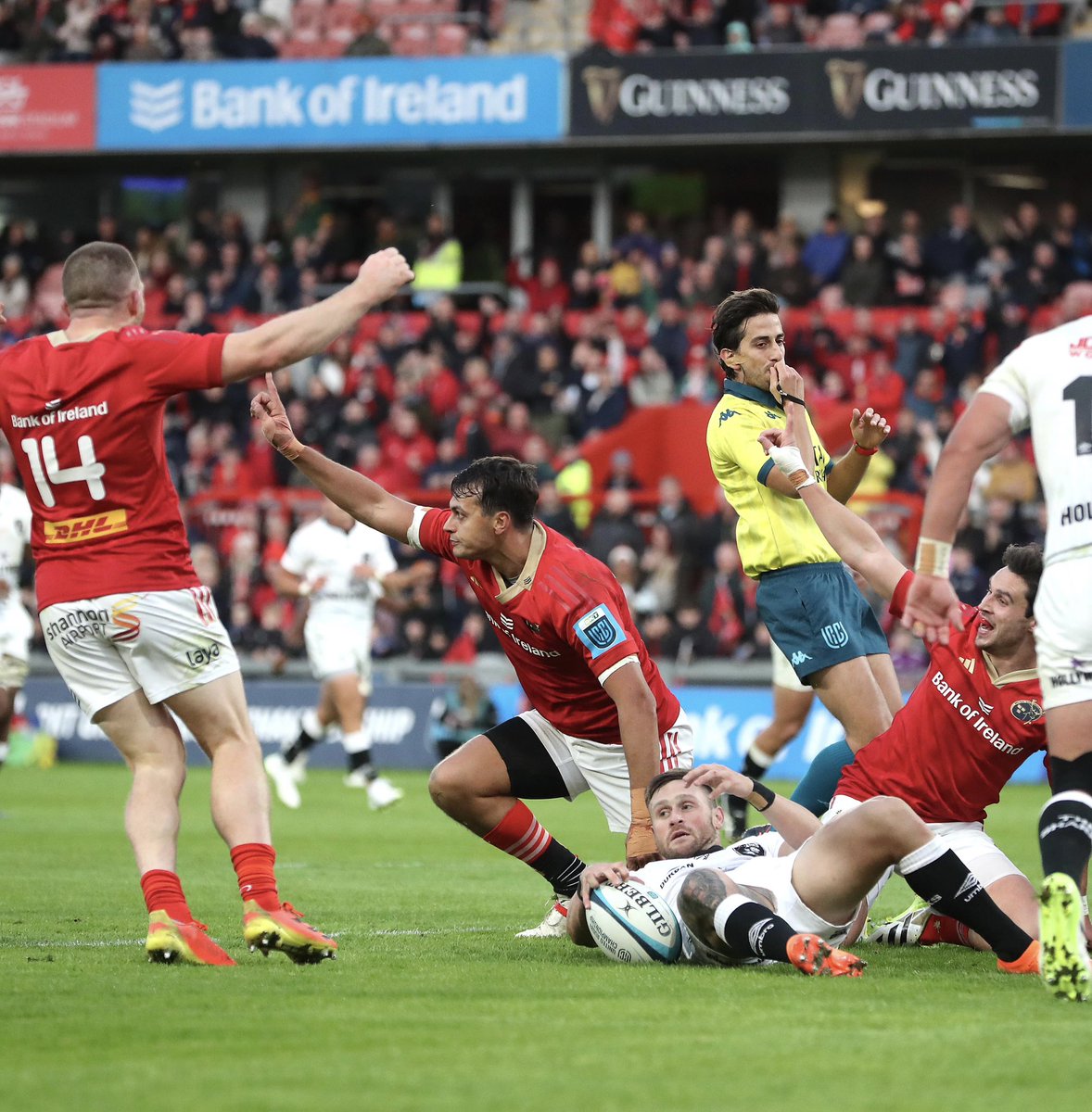 Munsterrugby's tweet photo. ποΈ REPORT | Munster started the #URC campaign with a 34-21 victory over Sharks at Thomond Park yesterday πͺ
Read all about it ‡οΈ
https://t.co/MwGK68LWZL
#MUNvSHA #SUAF π΄ https://t.co/kBECJxmg3n