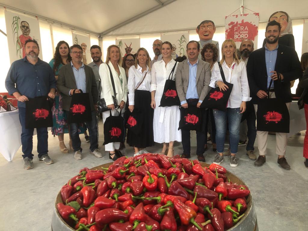 AjFelanitx's tweet image. 🌶 Avui hem tret al carrer tot l&apos;#orgullfelanitxer amb una gran Fira del Pebre Bord.
📸 Una molt bona mostra del potencial econòmic, comercial, empresarial, social, associatiu, cultural, gastronòmic, patrimonial, lúdic i festiu del nostre municipi. (🧵📸)
