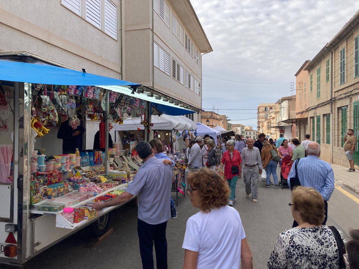 AjFelanitx's tweet image. 🌶 Avui hem tret al carrer tot l&apos;#orgullfelanitxer amb una gran Fira del Pebre Bord.
📸 Una molt bona mostra del potencial econòmic, comercial, empresarial, social, associatiu, cultural, gastronòmic, patrimonial, lúdic i festiu del nostre municipi. (🧵📸)