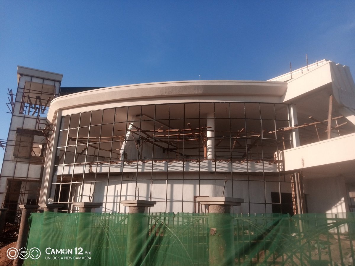 RYVCPWestern's tweet photo. #IconicBuilding with #BlueSky
Aha ntimugirengo ni ahandi,ni mu Rwanda,by'umwihariko mu mujyi wa @HuyeDistrict,ibyiza bikomeje kuza haba Kigali n'ahandi,uwaguhaye ibi wamwima iki,ibi tubikesha #ImiyoborereMyiza ya H.E @PaulKagame.#MuzeTurwubake kuko🇷🇼rukwiye ibyiza,ibaze niyuzura https://t.co/0kA6dJs4wz
