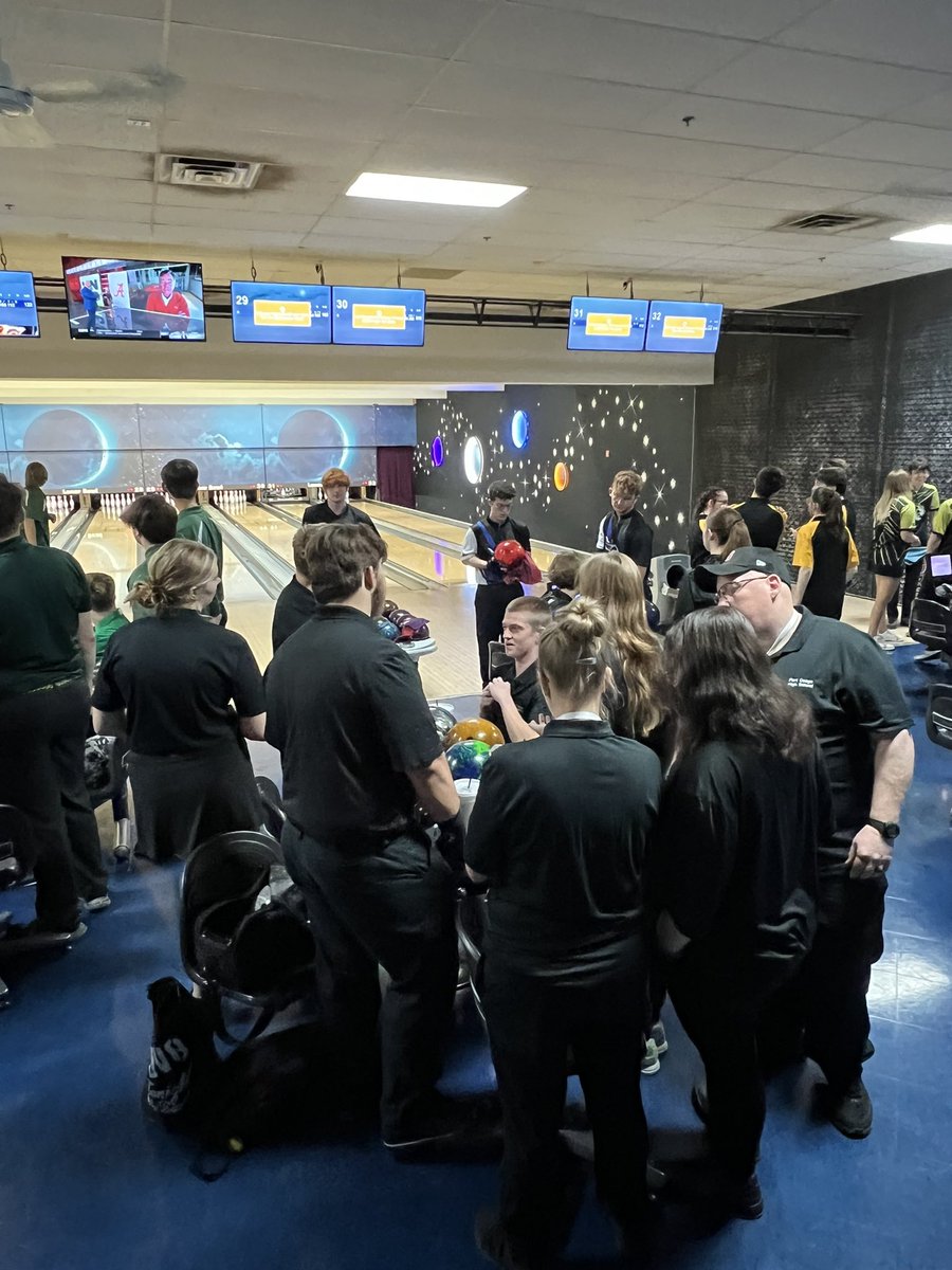WarehouseCoach's tweet photo. Supporting Fort Osage High School Bowling Club. Go Indians!!! 2-1 for the morning so far. @Dudley3385 @JBedard2323 https://t.co/eUYVxm4w9w