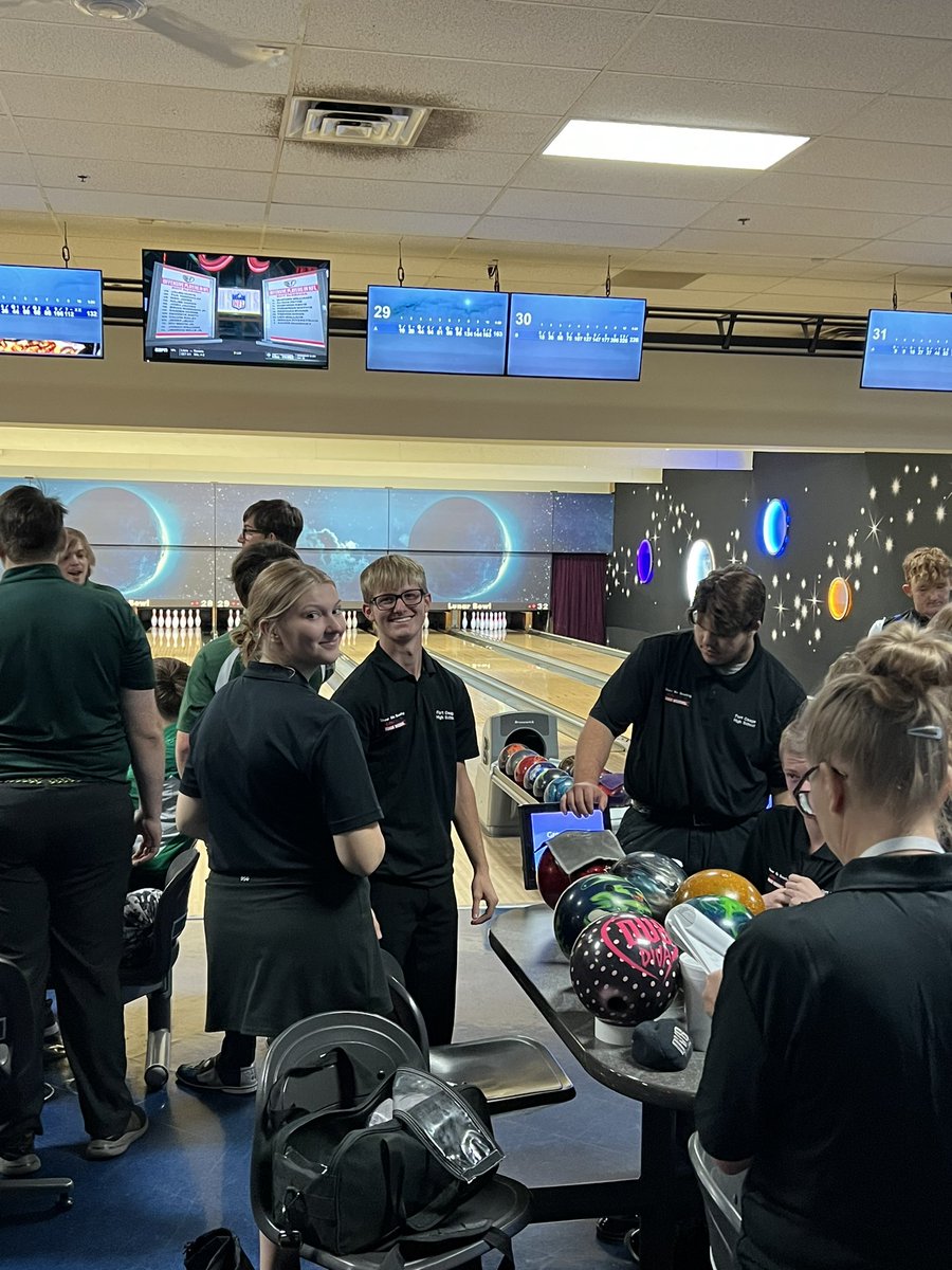 WarehouseCoach's tweet photo. Supporting Fort Osage High School Bowling Club. Go Indians!!! 2-1 for the morning so far. @Dudley3385 @JBedard2323 https://t.co/eUYVxm4w9w