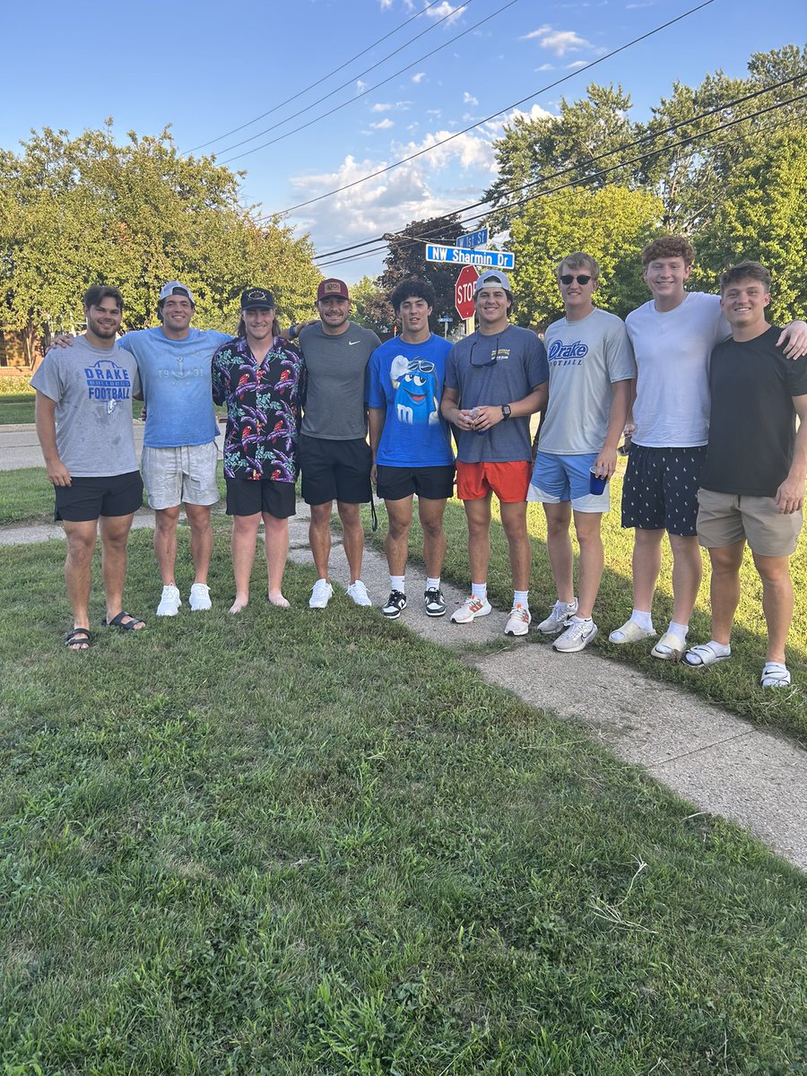 Happy National TEs (&amp; Fullbacks) Day! Absolute honor to coach such a phenomenal group of men. Couldn’t be more proud of them this season. 
#BeTheChange
#NationalTightEndsDay