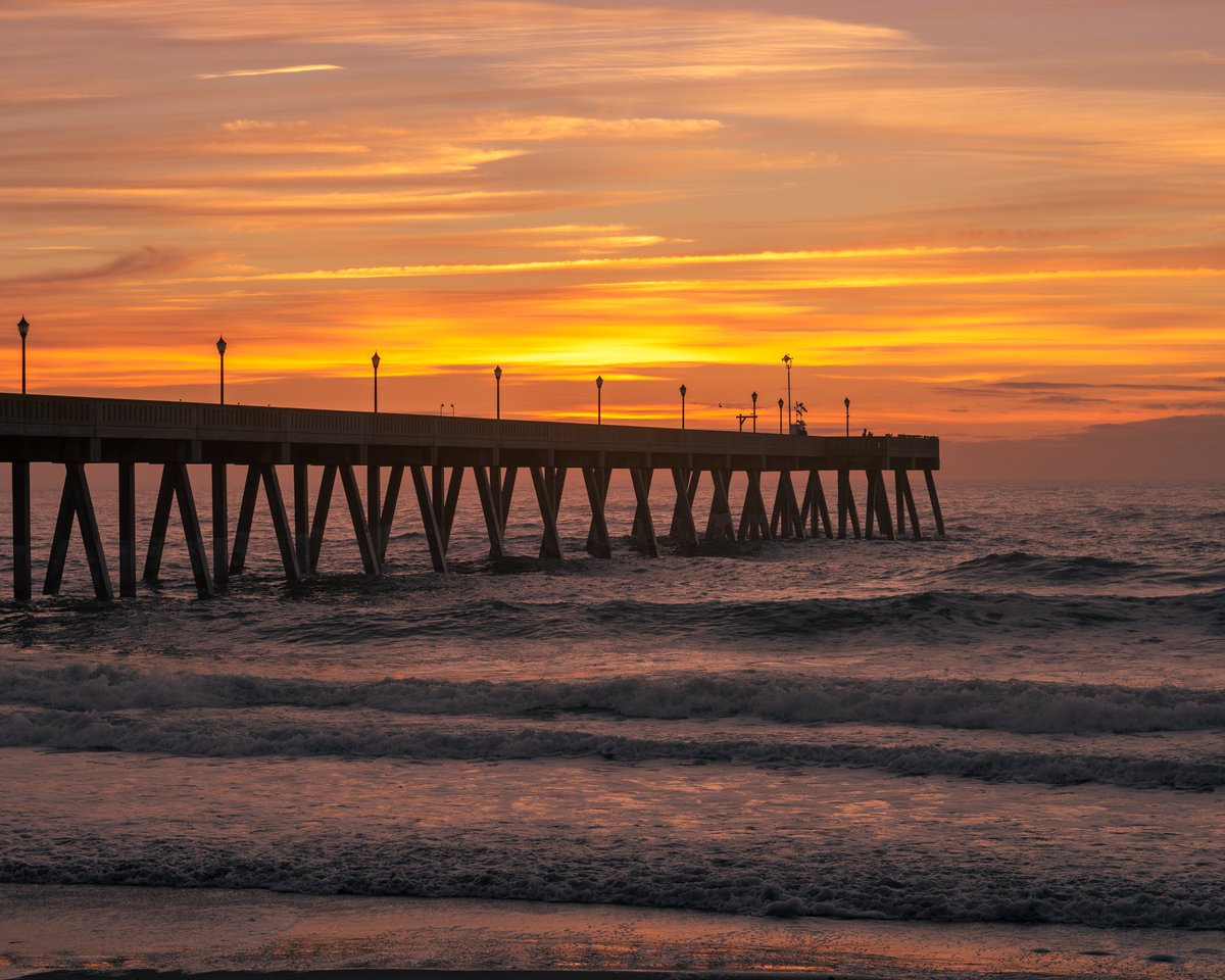 ZackSnaps's tweet photo. GM from Wrightsville Beach. 
#wrightsvillebeach #wbnc #visitnc #sunrise #wilmington https://t.co/m3Y9PEglwu