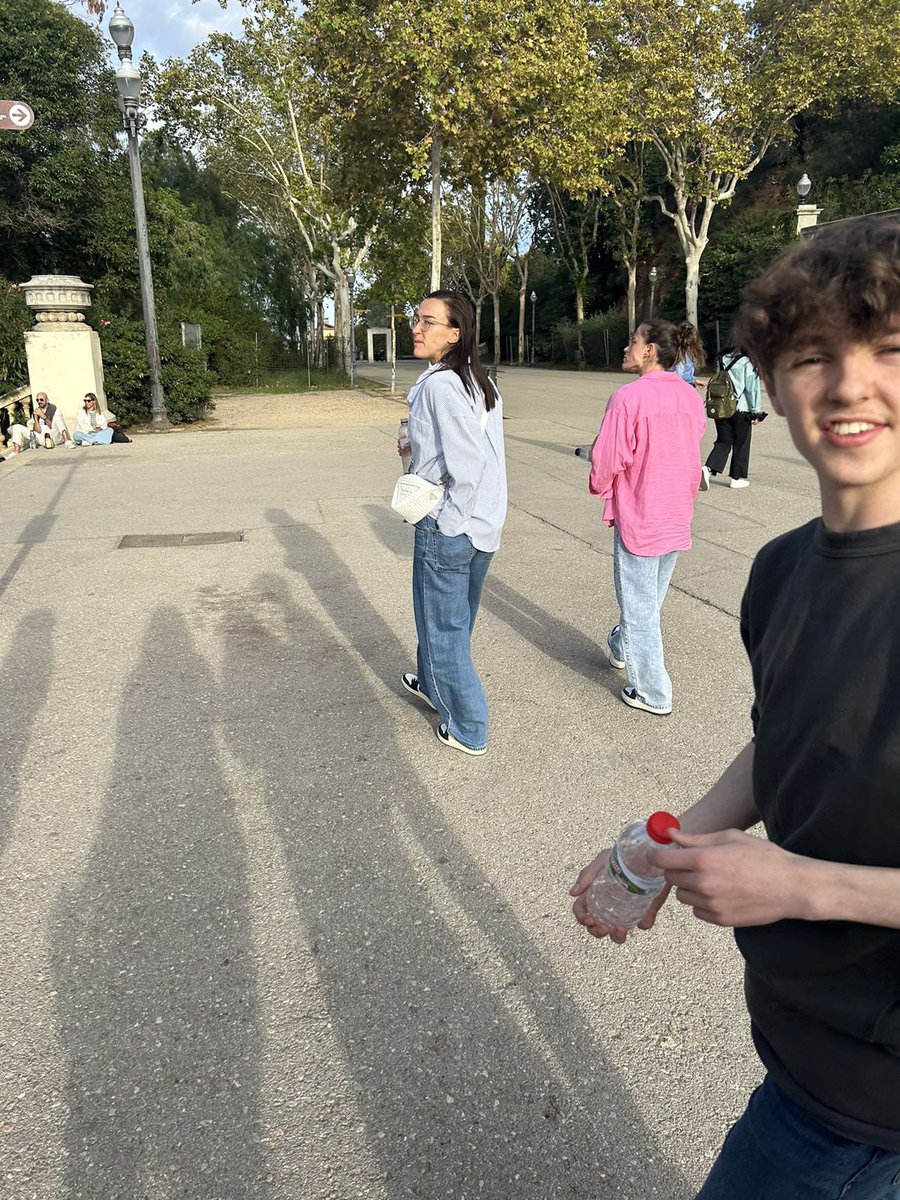 RASHYMYLOVE's tweet photo. lucy and ona spotted in barca
#lucybronze #onabatlle
#fcbfemeni
#lucybronzeandonabatlle
#lionesses
#sefutbolfem
#woso https://t.co/tAmHYOB1PC