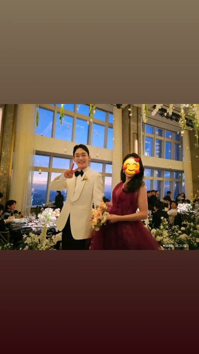 xiudou__'s tweet photo. Omg omg I can't believe finally Chen held his wedding today and all the members attended ( baekhyun , xiumin , Chanyeol , kyungsso , sehun , Kai and suho ) I'm so emotional in this moment because finally I saw one of my boys married and happy with his wifey and children... https://t.co/Vee2d3N49O