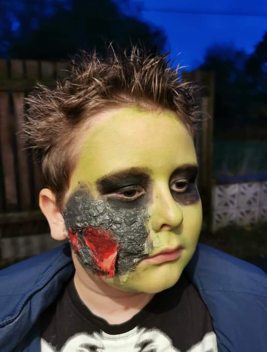 Igotnewslippers's tweet photo. @VodafoneUK #VodafoneTreats #Halloween https://t.co/NGTARkMu5c