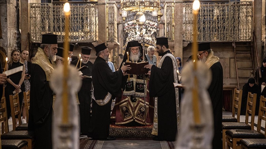 Hristiyan cemaatinin dini liderleri, abluka altındaki Gazze  Şeridi'nde hayatını kaybedenler için işgal altındaki Doğu Kudüs'teki  Kıyamet Kilisesinde pazar ayininde dua etti.