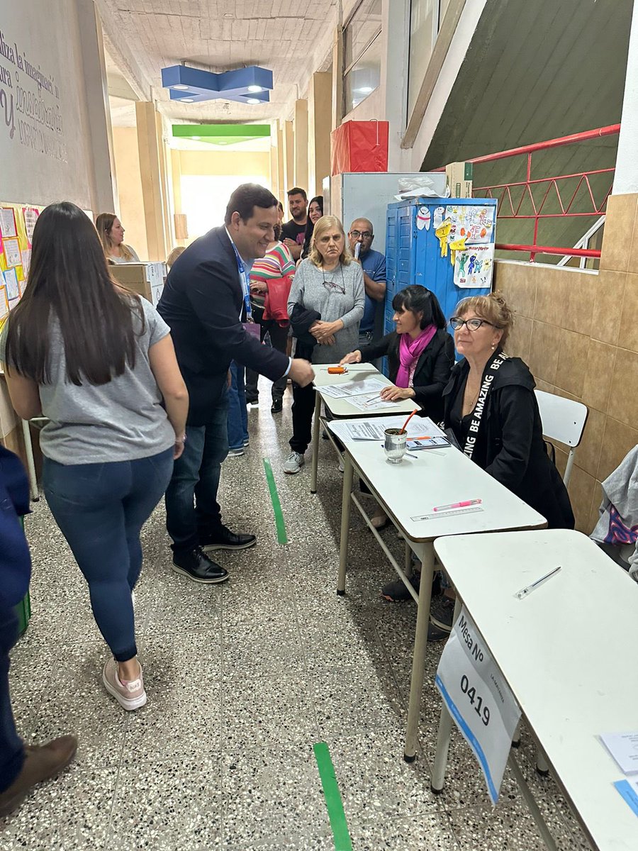 BancadaFRpy's tweet photo. Hoy estuvimos presentes en los centros de votación de La Matanza, en la Provincia de Buenos Aires, siendo parte de la celebración de uno de los eventos democráticos más significativos de Argentina. Las elecciones transcurren sin contratiempos. 🇦🇷🇵🇾

#Elecciones2023 https://t.co/NJejIDQCao