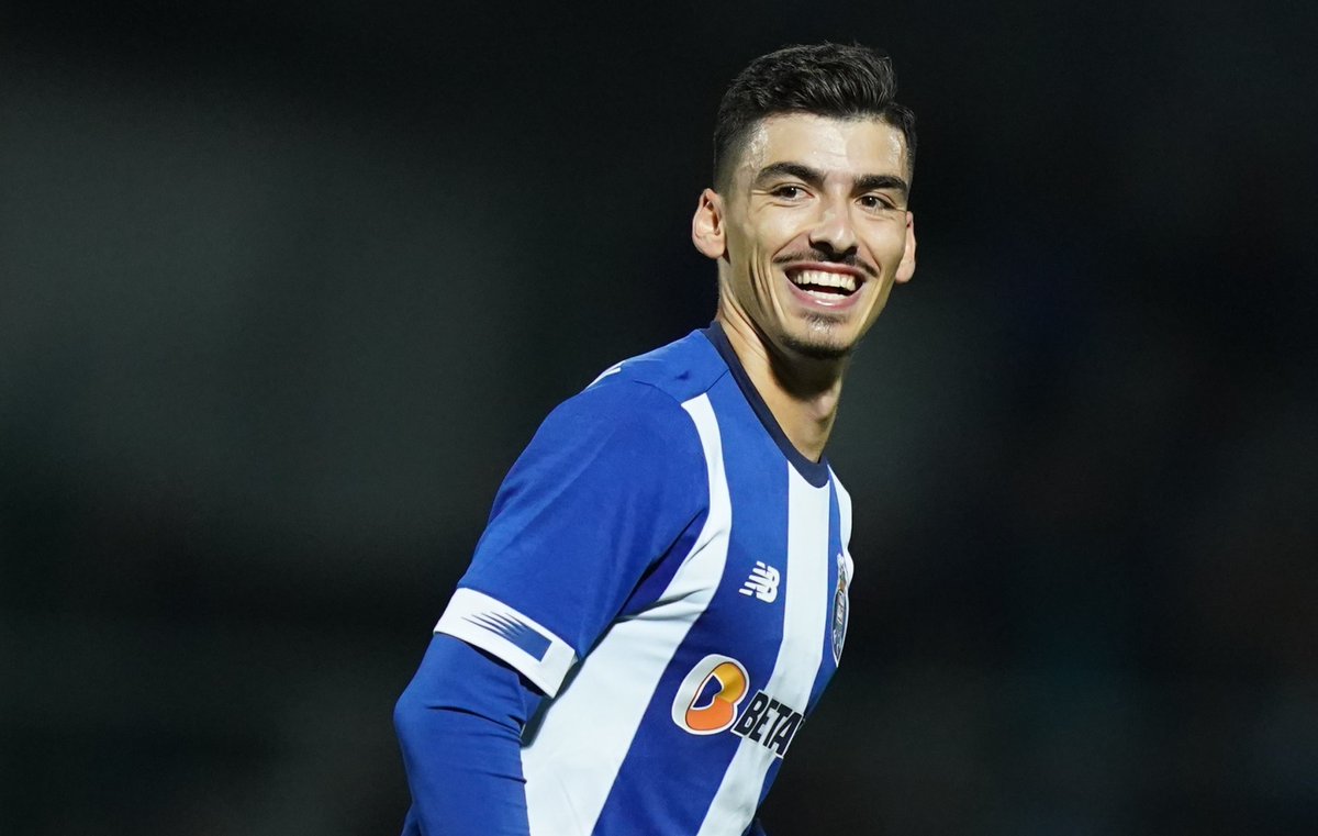 IvaNFCPortO's tweet photo. Андре Франку стал главным героем игры третьего раунда Кубка Португалии – гол+пас от португальца. Идём дальше 😎
📃 Отчёт и обзор: ➡️ https://t.co/sOKK55IWE7
#FCPorto #GDVPFCP #TaçadePortugal https://t.co/Deah0pxxRP