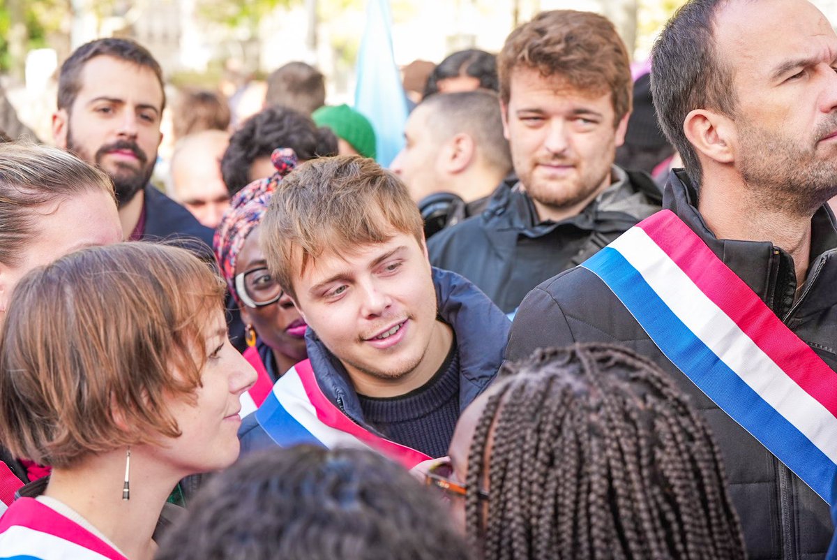 LouisBoyard's tweet image. 🕊️30 000 personnes présentes à Paris pour la paix, un cessez le feu, la fin du siège à Gaza.

Malgré la propagande médiatique, le peuple français continuera de proclamer : 

« Une vie Palestinienne ne vaut pas moins que les autres ».

Bravo à vous et merci de tenir.🙏🏻❤️