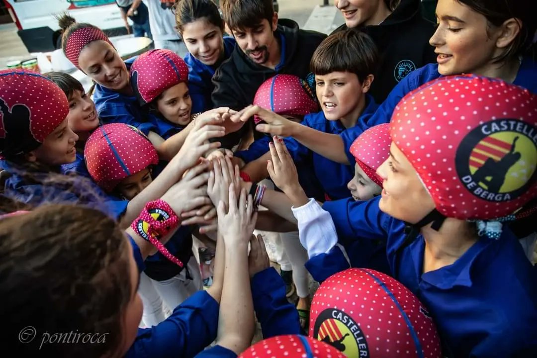 cdberga's tweet photo. 💙🔝 CANALLA
📸 @pontiroca
#castellers #castells #cdberga #AllòQueValLaPena #Berga #Berguedà #castellersdeberga #canallacastellera #enxaneta #acotxador #acotxadora #dossos #pomdedalt https://t.co/cNZhhVSvze