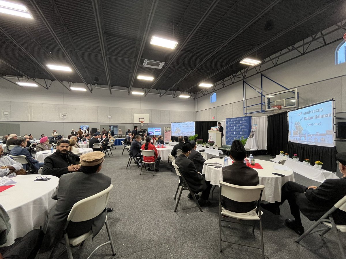 ubhatti23's tweet photo. Al-Ḥamdulillāh Amj Vancouver celebrated 10 year mosque anniversary of Baitur Rehman Mosque. 

In the past decade this mosque has served as a symbol of peace, love, harmony and brotherhood. 

Over 250 friends, guests and honourable politicians attended the event. 

#Islam https://t.co/9ns24Rtzx9