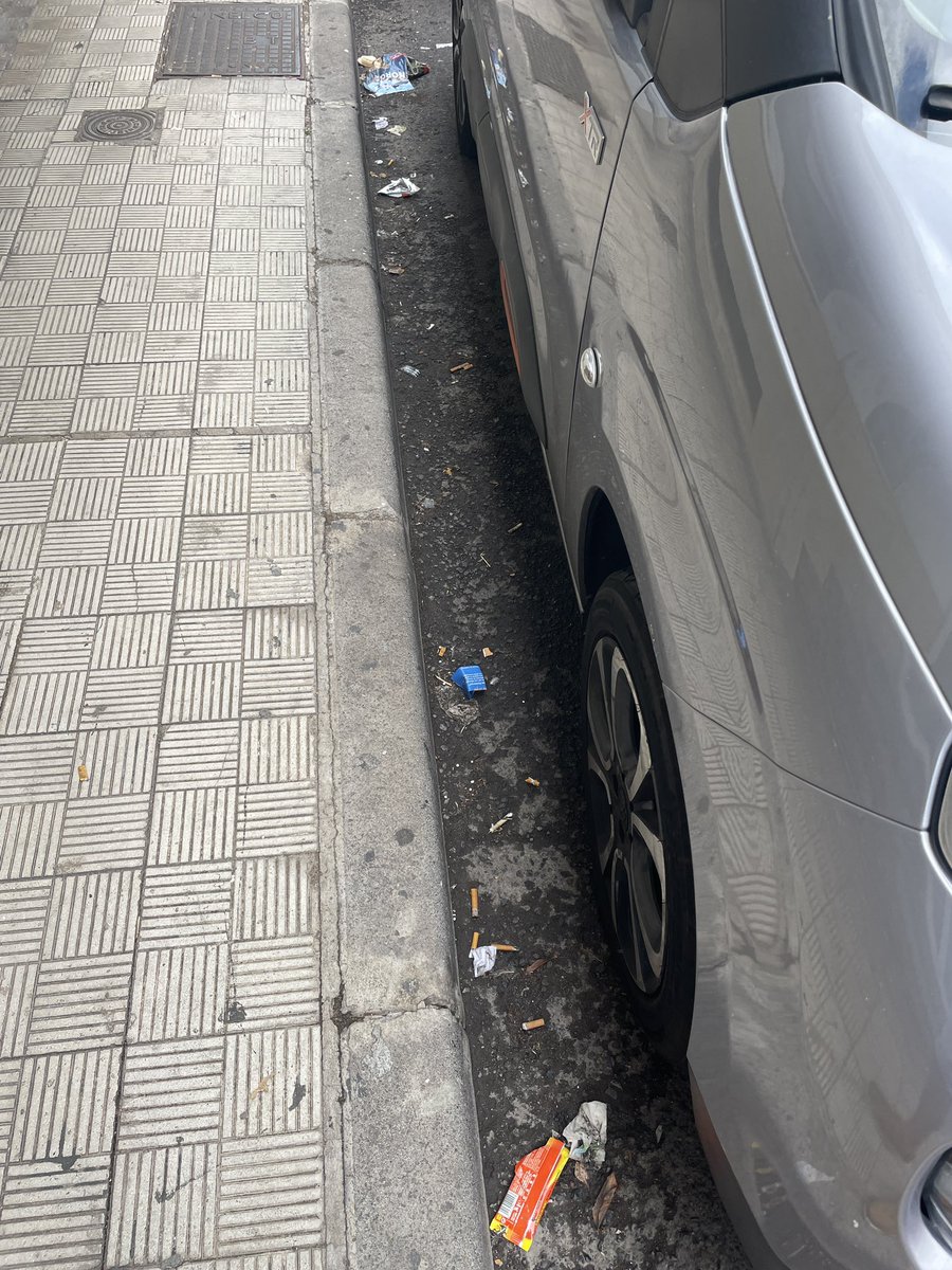 AlbertoToscal's tweet photo. Todo sigue igual por el Toscal. 💩🤮Los vecinos encantados y los cruceristas más. Vergüenza y pena. @santacruz_ayto @SClimpia @BermudezSCT @carlostarife @PatriciaHdezGut @QMovernos @ElojodeSC @CentroIfara @gdiague https://t.co/GtA4zA5m7s