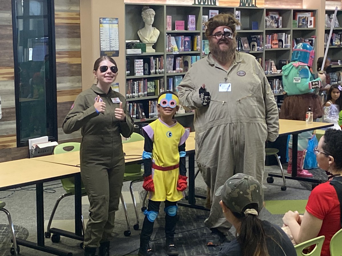 DrGregMcWhorter's tweet photo. The Valor Con costume contest was a hit! Thanks to @CristDarren for organizing it & to @drmartinezvvusd for getting the prizes together. Our Val Verde kiddos had a great time at Valor Con! #costume #contest #valorcon @VVUSD_Family @VVUSD_DEI @VVUSD_EL @ValVerdeUSD @ValVerdeSupt https://t.co/4QAD0Qo5wT