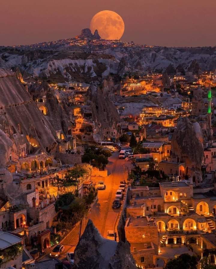 Night view of Cappadocia ,Turkey  

#amazingplace #beautiful #nature #mountainview