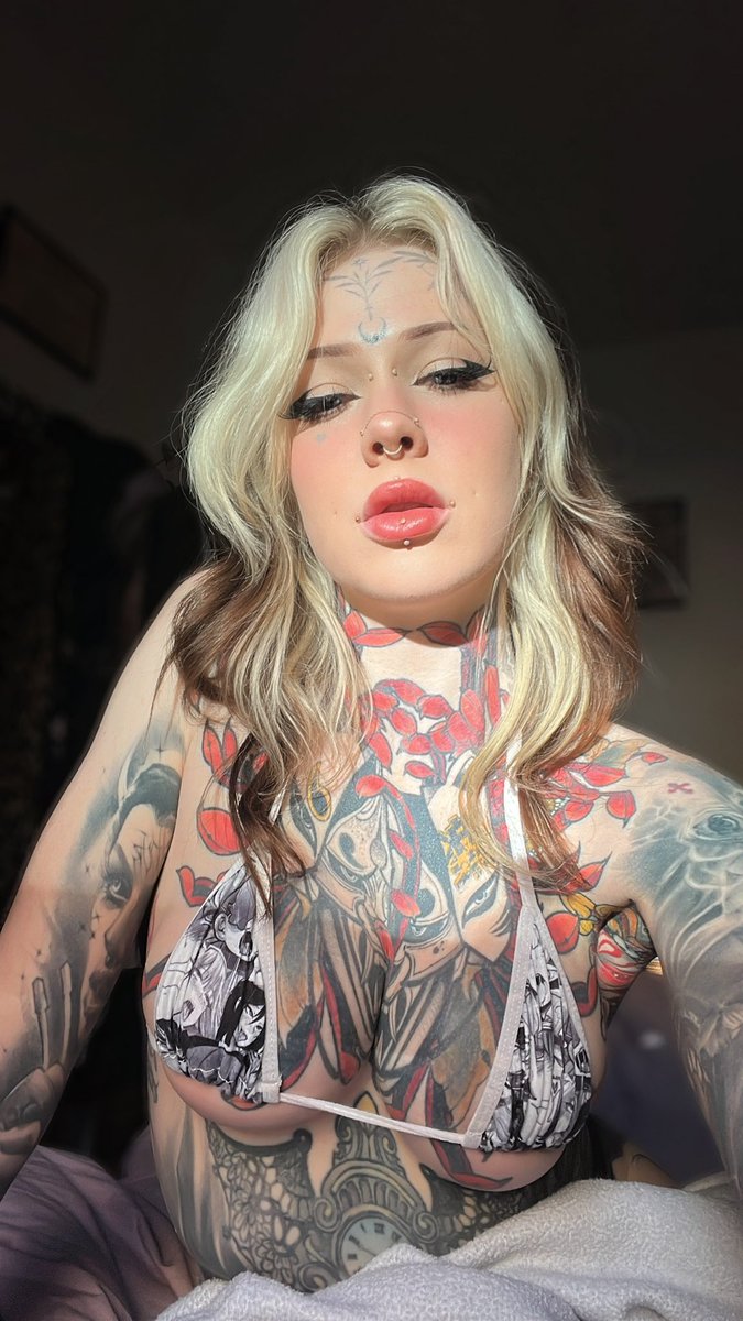 Oh the light hit goood at this time ✨ ft ahegao underwear :3