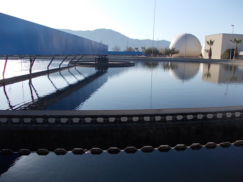 esamur_aguas's tweet photo. ✅ La producción de biogás en las EDAR de la Región genera más de 10.000.000 kW hora de electricidad al año para autoconsumo. 📈 La producción eléctrica equivale al consumo anual de una población como Alguazas, de más de 9.000 habitantes. ℹ https://t.co/WEOsnSp9vZ https://t.co/fTfYLxebxi