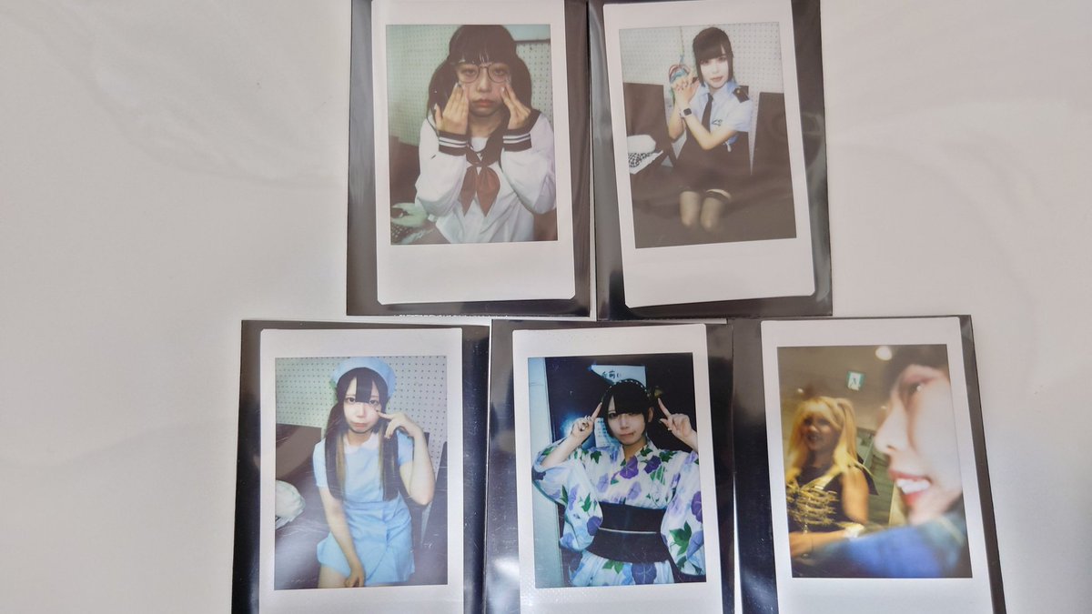 chibisuke34's tweet photo. 10/21(土)BITFES ～Halloween～
@新宿SAMURAI
にて、プレゼント🎁を持参し、モカとレノアを持って、テトとヘアオイルを持ってチェキを撮りました❗ランチェキもコスプレです✨(^-^)/
#オトナリサナリ
#モカフラペチーノ
#タッタテト
#スーパーアイル
#カラナシランマ
#DEMOきいて
#BITFES
#ハロウィン https://t.co/5q2KgP8pqm