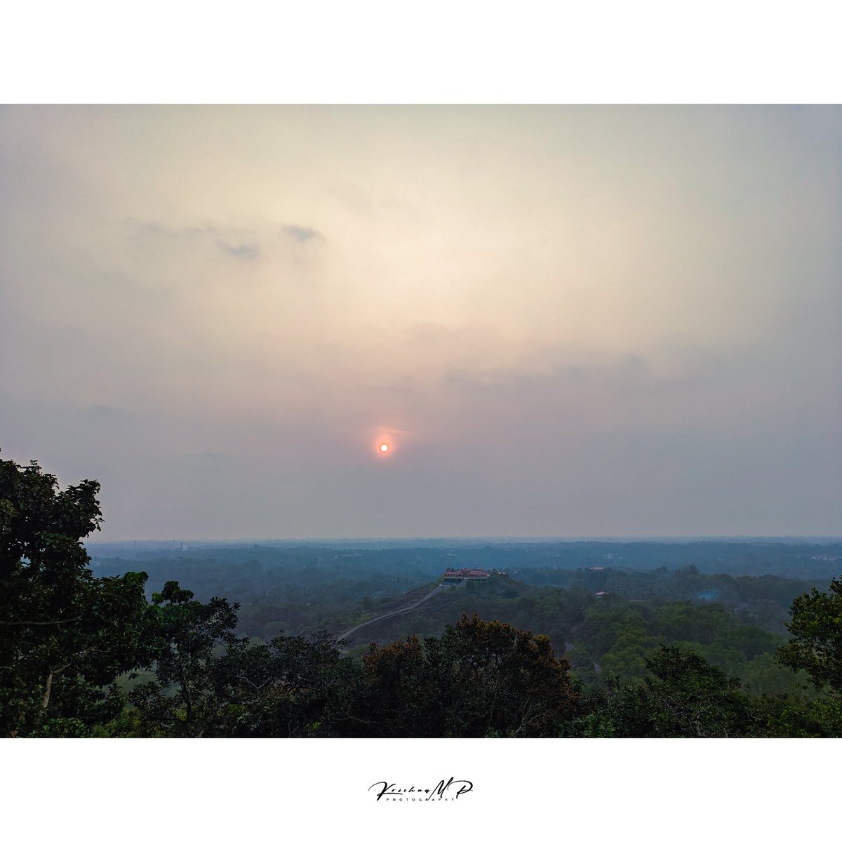 Kunjarugiri 🙏
.
.
#kunjarugiri #devitemple #sunset #nature #IncredibleIndia #oneplusphotography #traveludupi #travelkarnataka #netgeoyourshot