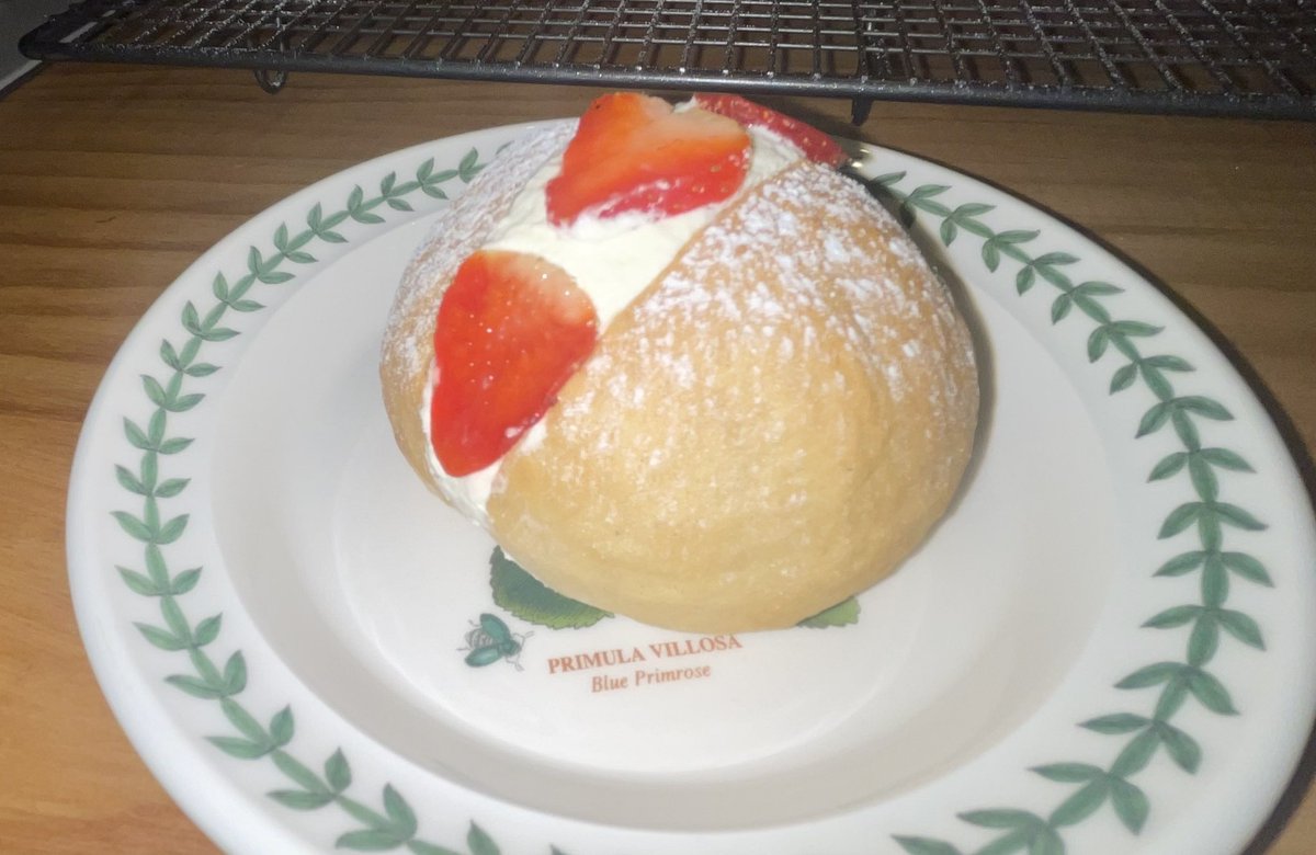 Bake Off Technical week 3: Devonshire Splits

Bread week. Never been a fan really. But you know…

I got a roll with it…

Baddummtishhhh! 

Thank you thank you, I’m here all week 😜

There were surprisingly quite good!

#GBBO #BakeOffBakeAlong