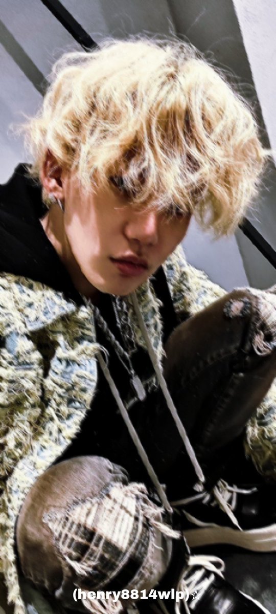 Henry8814wlp's tweet photo. Wallpaper hyunsuk #HYUNSUK #TREASURE #wallpaper #tmaker #teume ( meu pinterest https://t.co/U9fKbxsD1e ☆🍒) https://t.co/y9LeHZfIvl