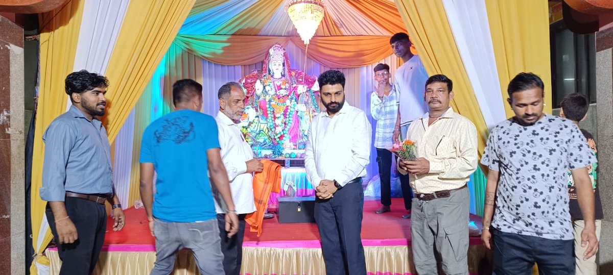 aakashmalad's tweet photo. Visited KACHPADA NO. 1 durga pandaal 2023
 jai khodiyaar 🙏🏻
@ShelarAshish @BhatkhalkarA @Dev_Fadnavis @iGopalShetty https://t.co/S6E2j6nnQe
