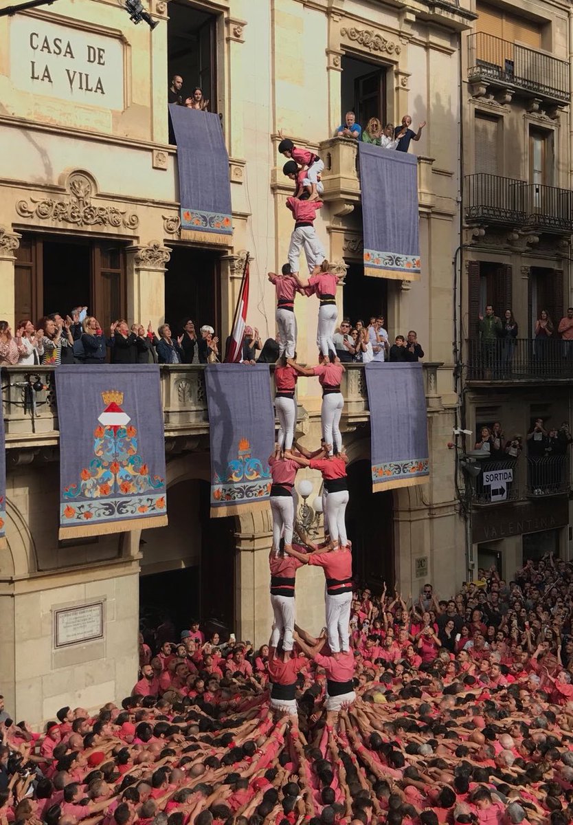 irodon's tweet photo. Gran diada!!! Grandíssima @collavella!!! 4d9, 2d8 (c), 4d9fp, pd8fm! Donem-li el valor que té!!! I el 4d10fm l’any que ve no se’ns escapa, segur!!!

#CollaVella #castells https://t.co/mI4lhfo8wT
