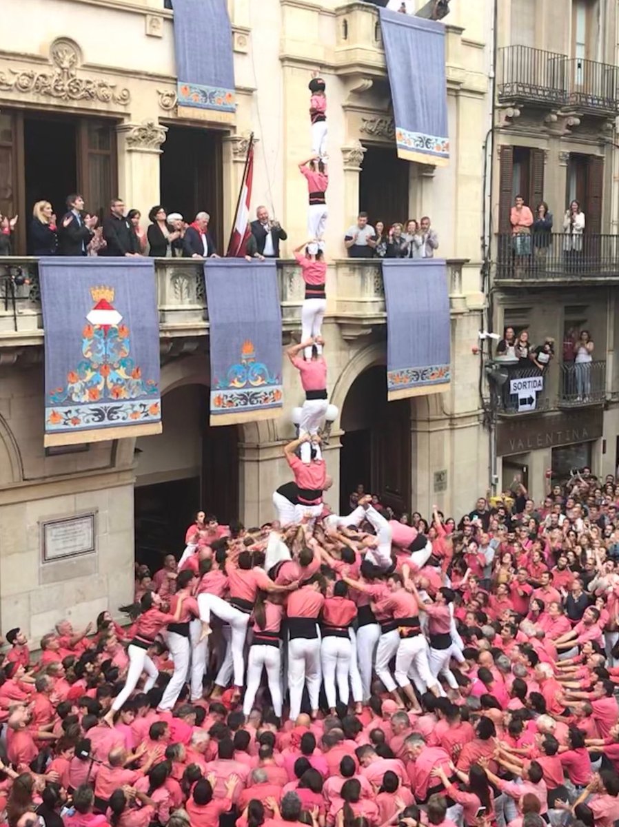 irodon's tweet photo. Gran diada!!! Grandíssima @collavella!!! 4d9, 2d8 (c), 4d9fp, pd8fm! Donem-li el valor que té!!! I el 4d10fm l’any que ve no se’ns escapa, segur!!!

#CollaVella #castells https://t.co/mI4lhfo8wT
