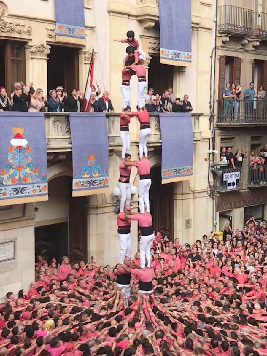irodon's tweet photo. Gran diada!!! Grandíssima @collavella!!! 4d9, 2d8 (c), 4d9fp, pd8fm! Donem-li el valor que té!!! I el 4d10fm l’any que ve no se’ns escapa, segur!!!

#CollaVella #castells https://t.co/mI4lhfo8wT