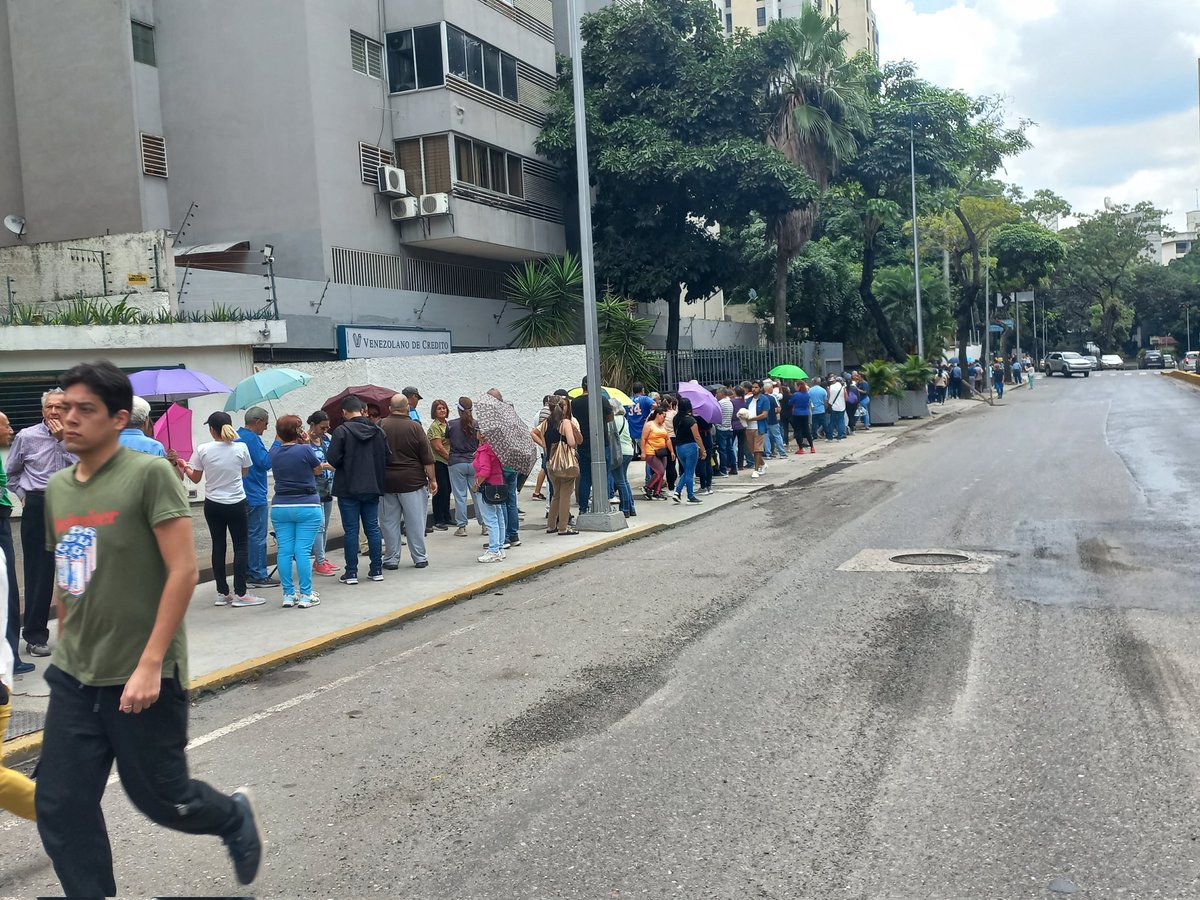 matc71's tweet photo. Esperando con paciencia, lista para votar. #22oct #Primarias2023 https://t.co/biuML0Kscl